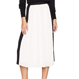 Black and White pleated skirt